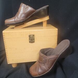 Clarks Brown Leather Mules Clogs Women’s 6.5M Bendables Wedge Heel Comfort